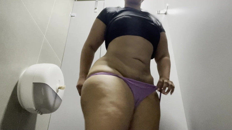 Katrina4deluxe: Cámara de baño, chica enfermera latina