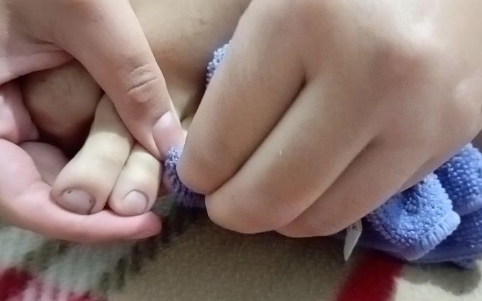 Ramagruesa69: Chubby Latina Takes Care of Her Nails