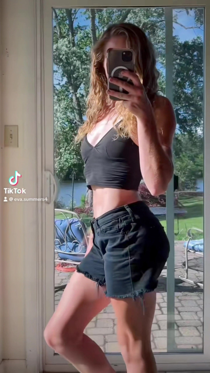EvaSummers: Eva Summers junio 2025 - tiktok princesa Zelda - cosplay - compilación