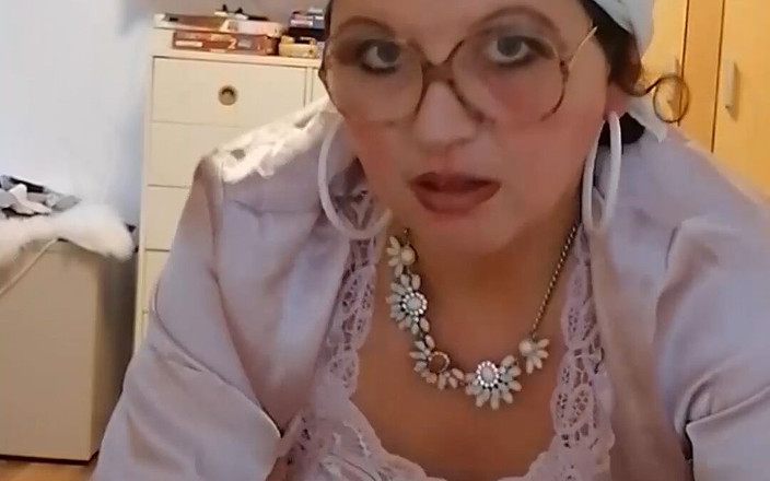 Stepmom's fun: Stiefmutter kam morgens zu ihrem stiefsohn, um sex zu haben.