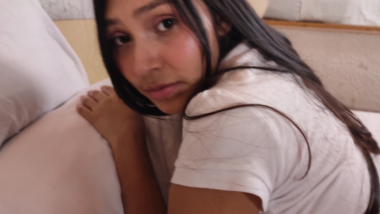 Teen sex 66: Венесуэльская сексуальная студентка трахается со сводным братом