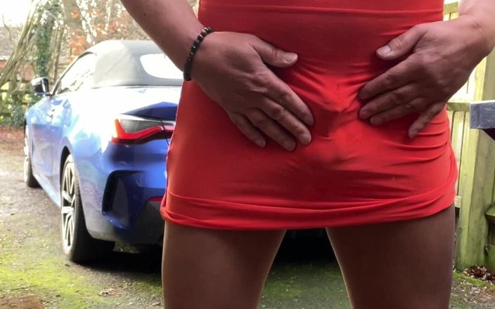 Kellycd2022: Amateur crossdresser Kellycd2022 sexy milf meando en su falda y...