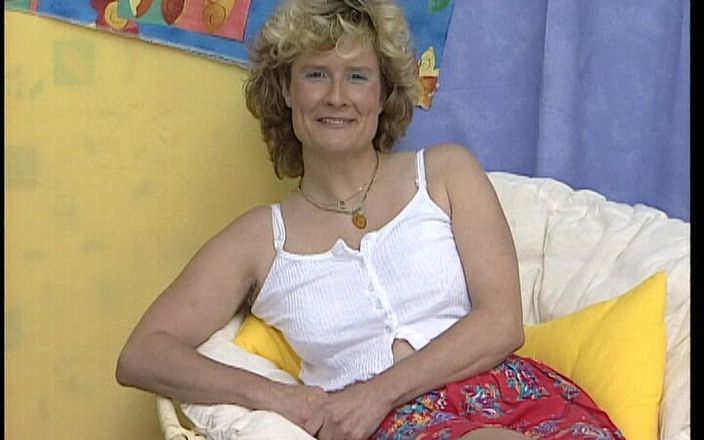 YOUR FIRST PORN: Hallo.. Ich Bin Ramona Und Du? -Hallo.. Ich bin Ramona und...