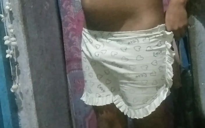 Sissy lily: Sissy Lily - nuevo video - masterbando la polla pequeña