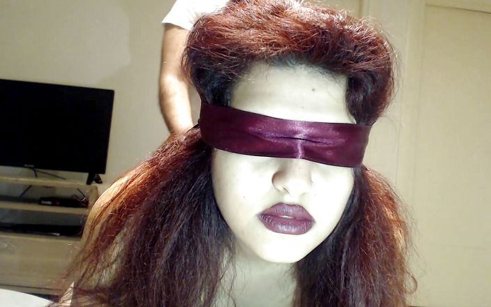 Evelyn Butt: 目隠しをした妻は見当もつかないが、見知らぬ男に犯された!