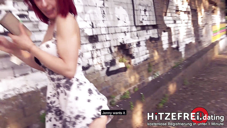 Hitzefrei: La alemana Jenny folló al aire libre mientras los coches...