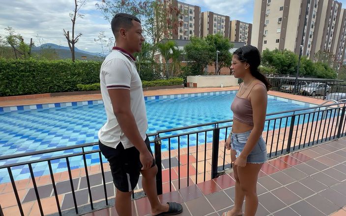 Saraymike: Invito a mi nueva vecina a mi apartamento a follar...