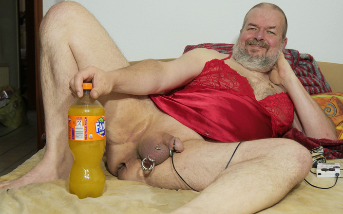 Qualzucht: Juegos anales y mega - orgasmo en hermosa camisón roja