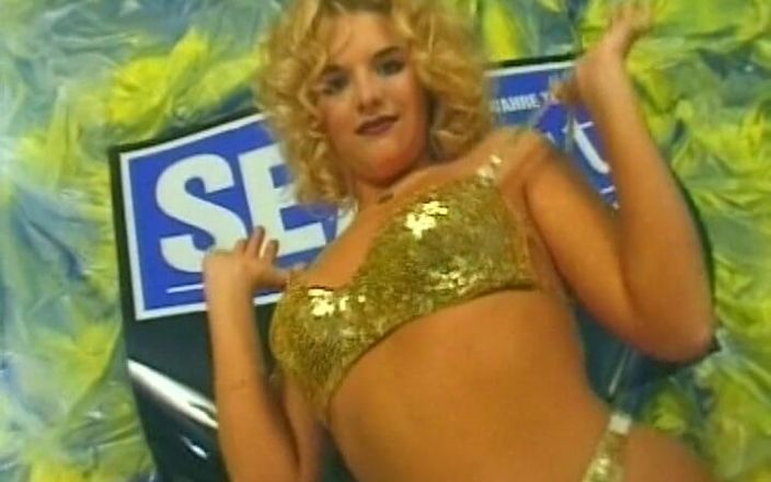 German's MILF: Perfecta dama alemana mostrando su cuerpo en bikini