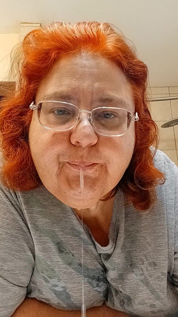 BBW nurse Vicki adventures with friends: Come demasiado y mete la nariz en un desastre