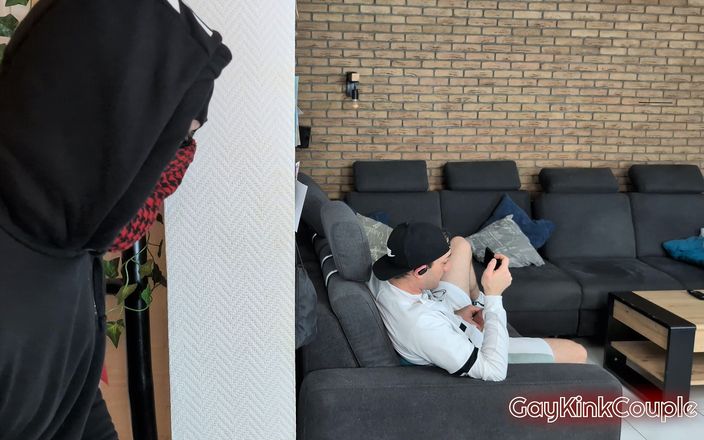 GayKinkCouple: Незнакомец берет власть и трахает его грубо (ролевая игра)
