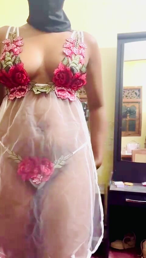 Sweetysingle: Yes I Am Soo Horny Babe