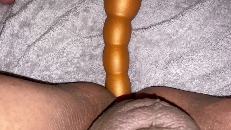 MrNomames: Einen langen buttplug werden genommen