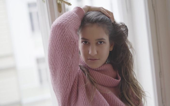 XCZECH: Melissa Baldioli - mañana de invierno con Cafree - video erótico con...