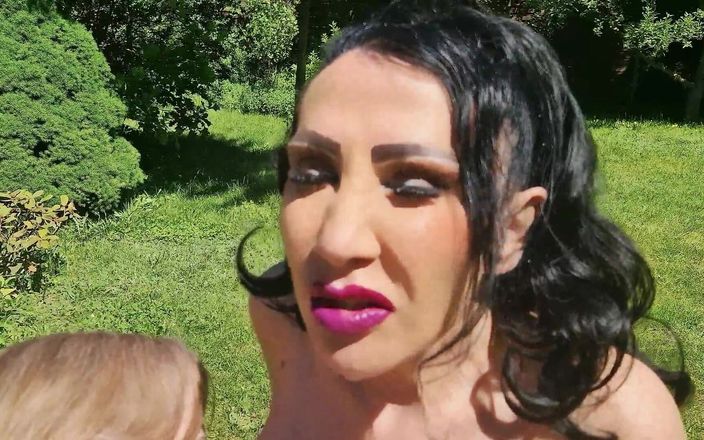 Nicole Dupapillon: Pussy Juice Exchange