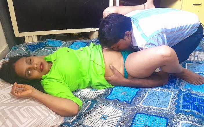 Hot Indian Aunty: Фигуристую индийскую большую задницу с большими сиськами дези бхабхи трахнули