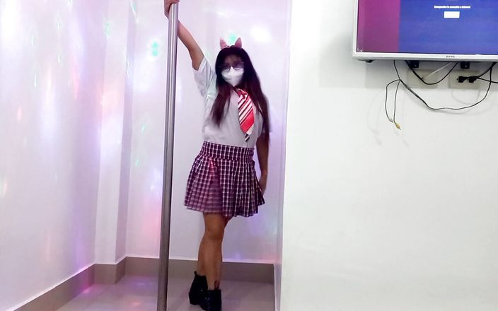 Martin13: Estudiante privilegiada con buenas notas da el mejor gracias a...