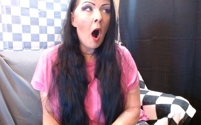 Abby Anna: Milf bosteando