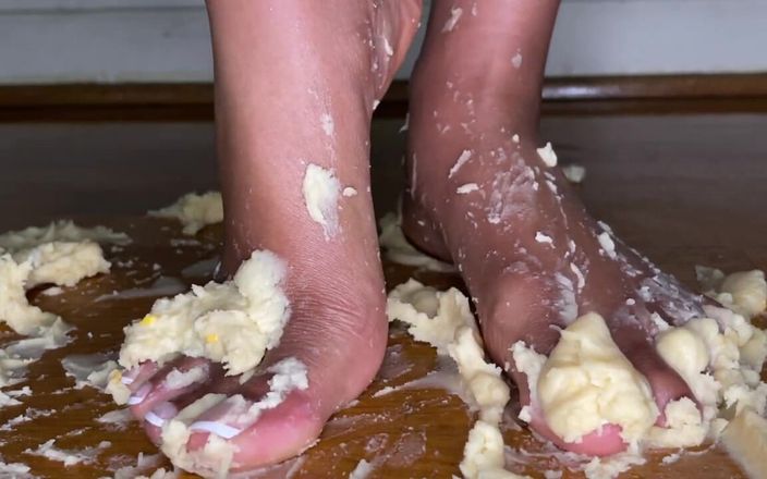Pink Foxx: Ebony Girl Smashes Cupcakes with Her Feet