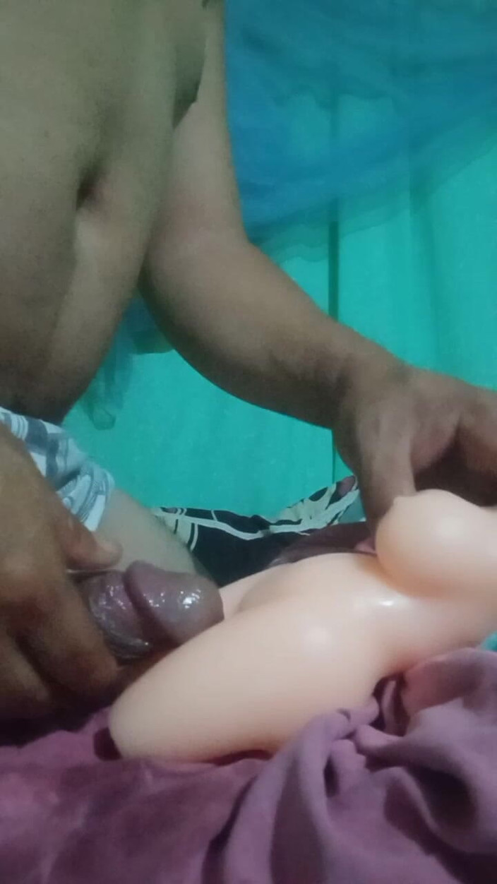 Talahib23: Estiré el apretado coño de mi bebé.