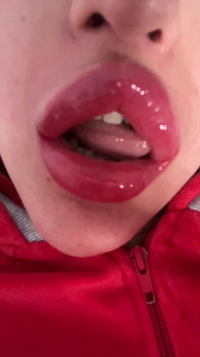 FinDom Goaldigger: Captivated by the of Big Lips and Glossy Kisses