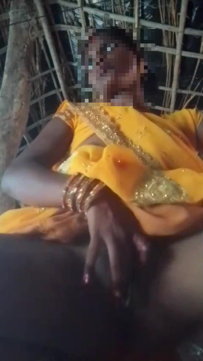 RJ NISHA: Bhabhi Is Showing Her Pussy in Yellow Saree, I Inserted...