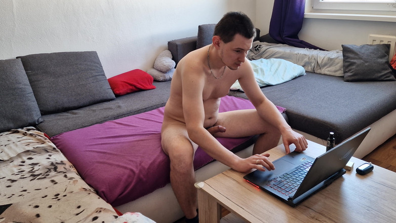 Fap_man93: Horny Husband Masturbates His Big Cock While Is Homealone