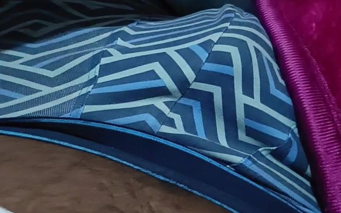 Hardfun: Chico indio temprano en la mañana, mastrubación en cama, romántico...