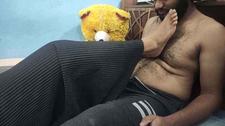 Vaigavarun Feet romance: Топтка груди