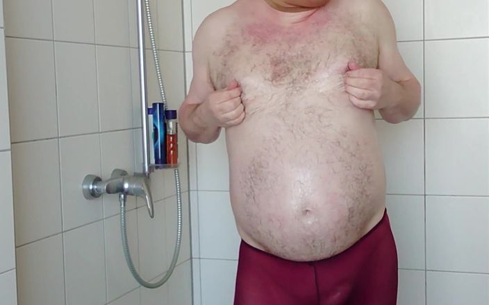 Carmen_Nylonjunge: Колготки и брюки недержание в душе