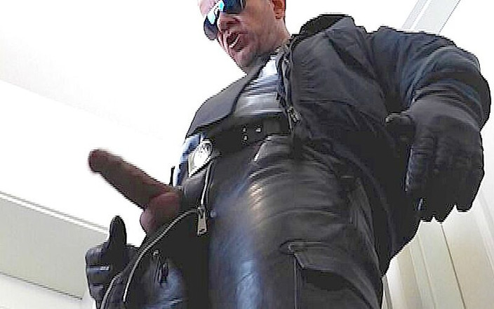 GERMANE_XL: Leather Cop 61 Piss and Cum
