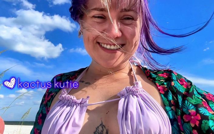 Kactus kutie: Sneaky Pee at the Beach