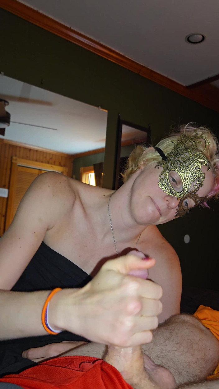 SexyGamerMomma: Blonde MILF Dildos Herself While Giving a Footjob
