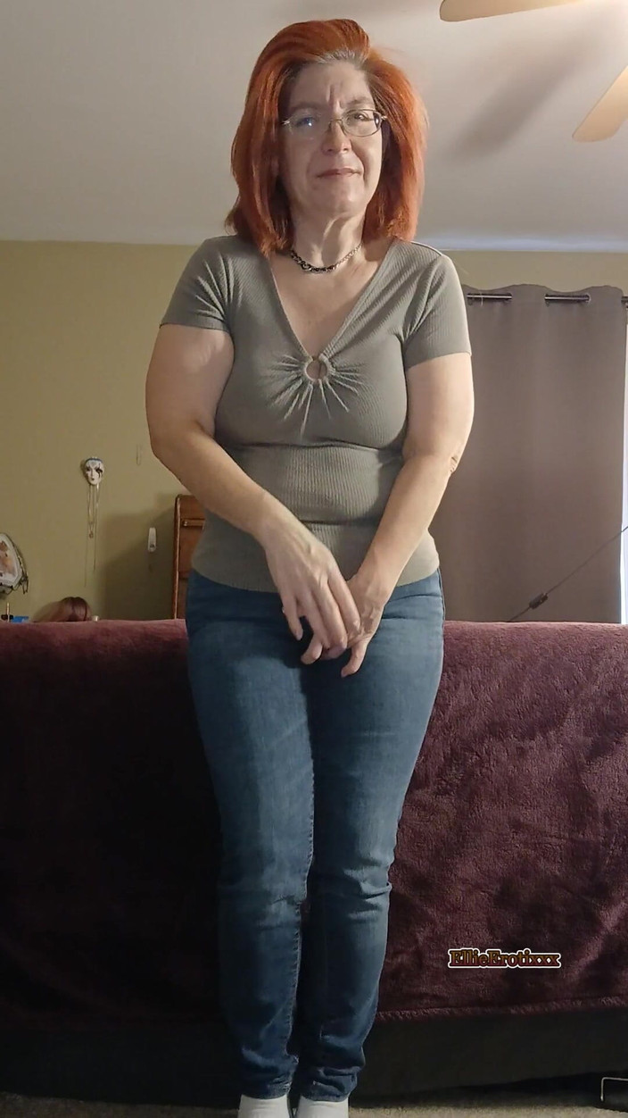 Elianna: Spread Pussy Spraying Your Face