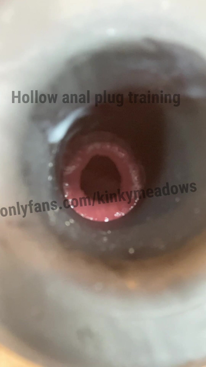Kinky Midwest Meadows: Полая тренировка с анальным плагом