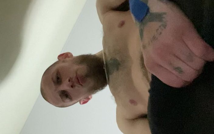 Hunky time: Papi zeigt fetten schwanz