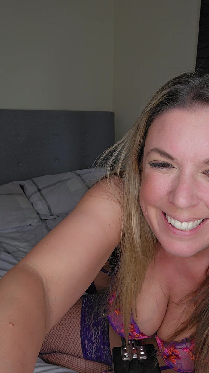 Maisie Lewis: Maisie Lewis Anal Fuck Machine Play