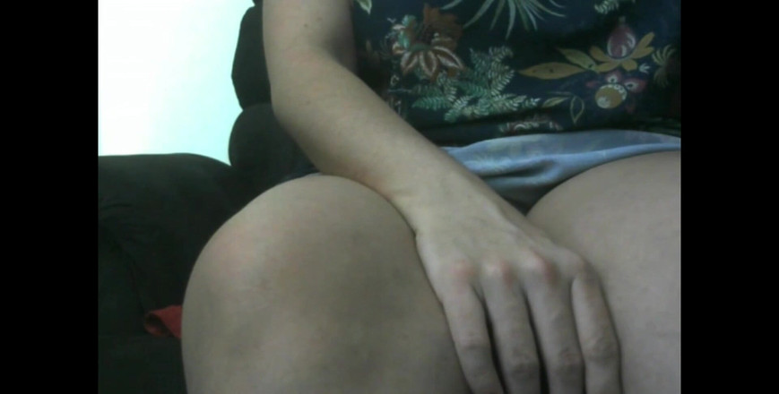 Minhaesposaparaoutro: Very Horny Married Woman Shows Her Breasts and Pussy to...