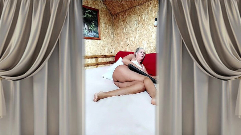 Lukerya: Hot Housewife Lukerya. Big Ass on a Big Bed.