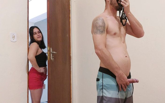 Kasallpimenta: Milf sexy madrastra cachonda después de atrapar a su hijastro...