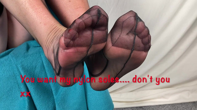 Mr MF: Mrs Mature Feet Giving You All a Very Sexy Shoe...