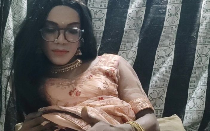 Keerthanakeerthi95: Desi Indian Shemale Cumming in Traditional Lehanga and Eating Her...
