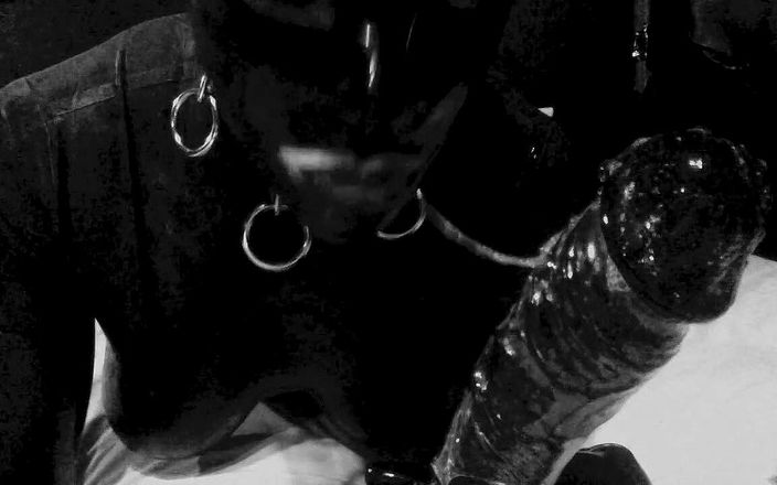 Kali Futa: Latex anal wand masturbation