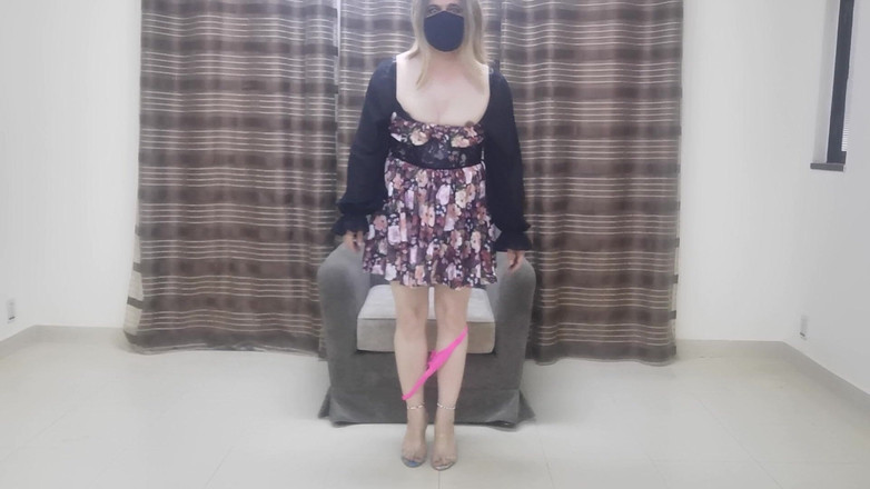 Jade Rain: La esclava mariquita casera Jade quiere ser jugada con