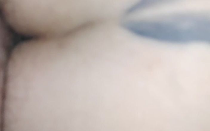 AmateurSex95: 当他后入式操我时，我尖叫和射精