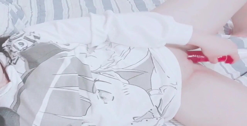 Hana Lily: Tight little pussy dildo play