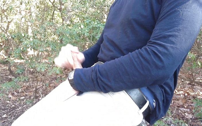 TJenner: Eu me masturbando em um tronco em um dia de...