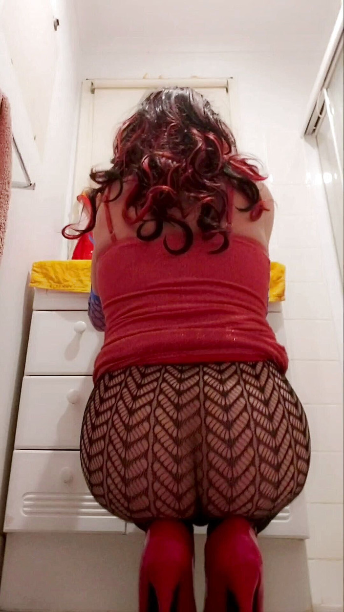 Lizzaali: ZZ VOUS, игрушка XXX в айме-толстушке