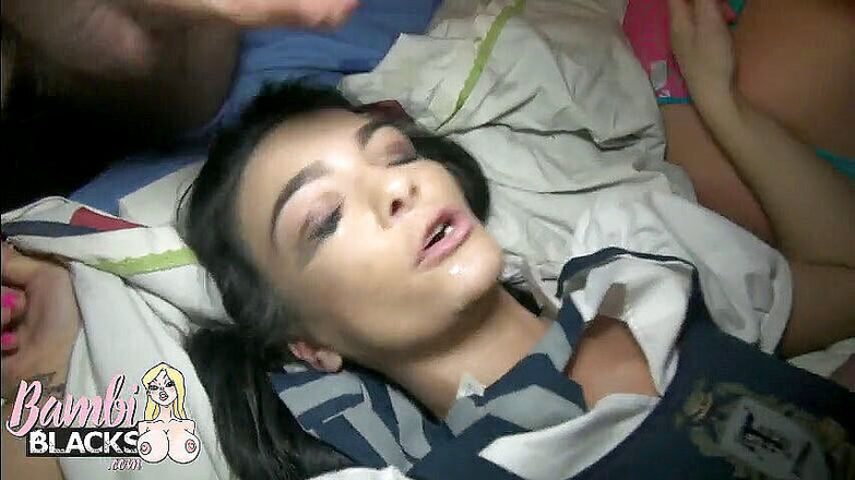Creampie cum whores: 青少年娃娃娃异族ceampie钢棒