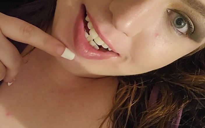 KinkyKatie: Эхо в таком веселье сегодня вечером! Так решай мою ночь! Ха-ха, что мне делать?